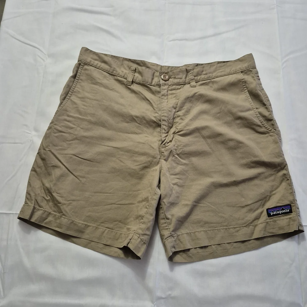 Patagonia men's‎ Tan Shorts Size 32